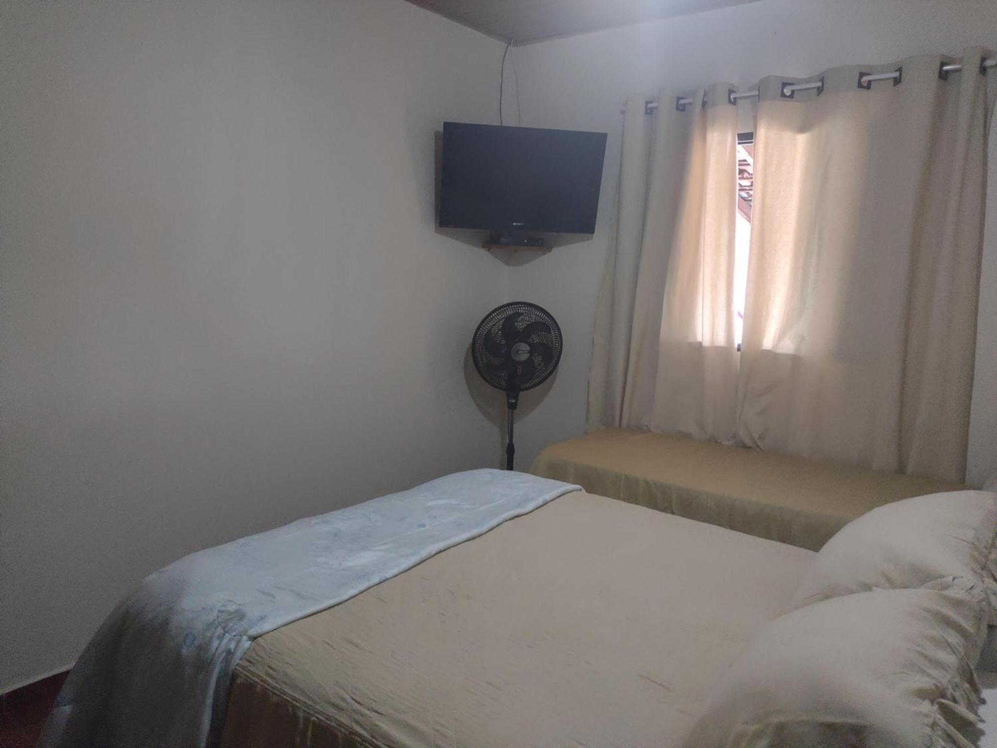 Casa Com Pisina Infantil Em